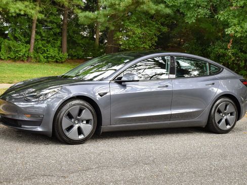 Used 2022 Tesla Model 3 Long Range AWD/4WD image 2