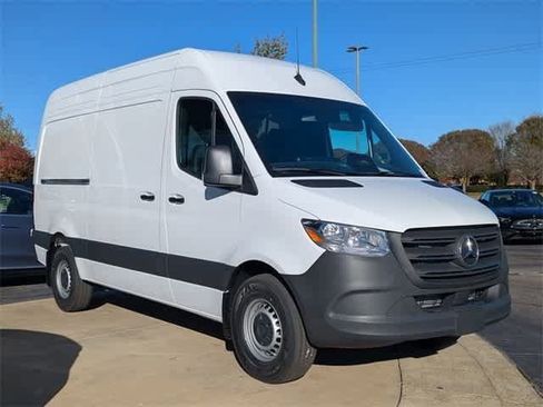 Used 2025 Mercedes-Benz Sprinter 2500 image 16