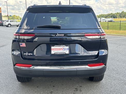 Used 2024 Jeep Grand Cherokee Limited RWD image 8