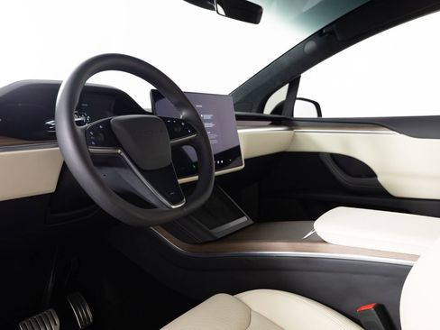 Used 2023 Tesla Model X AWD/4WD image 13