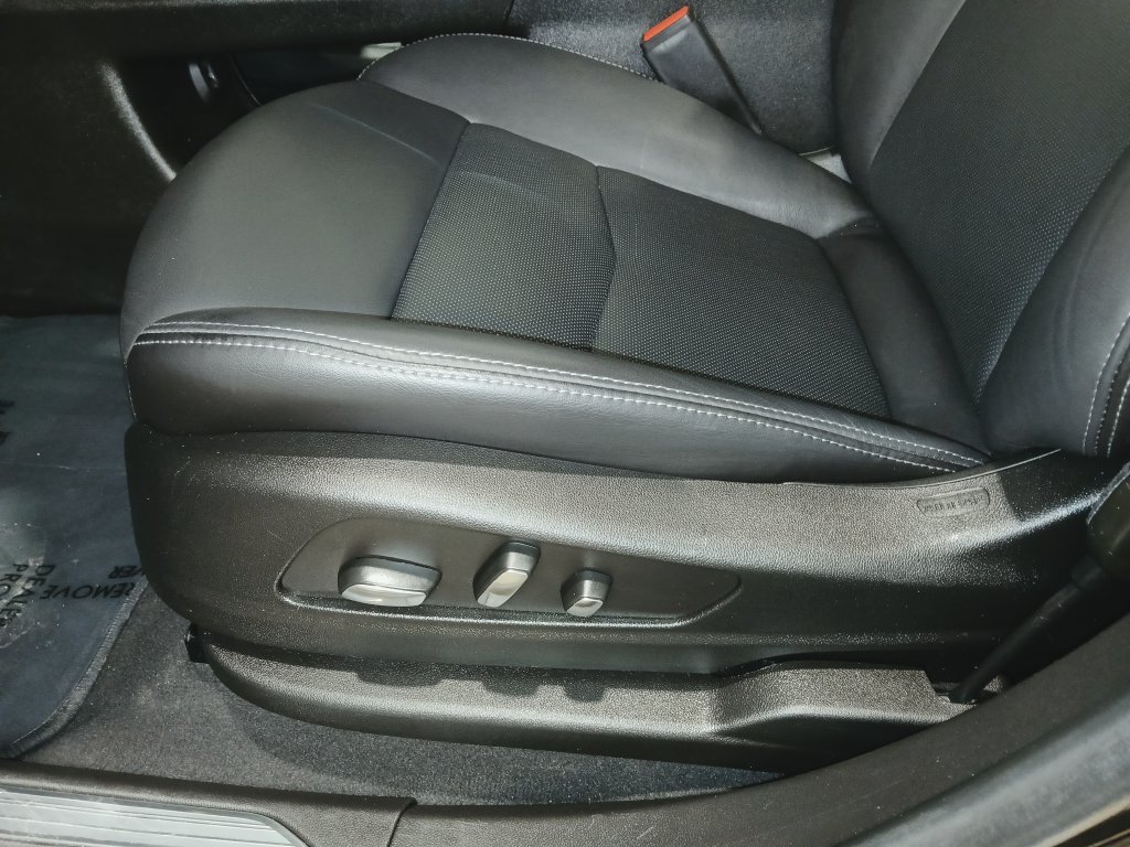 Used 2024 Cadillac XT5 Premium Luxury AWD/4WD image 17