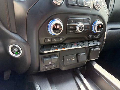 Used 2020 GMC Sierra 1500 AT4 w/ AT4 Preferred Package AWD/4WD image 3