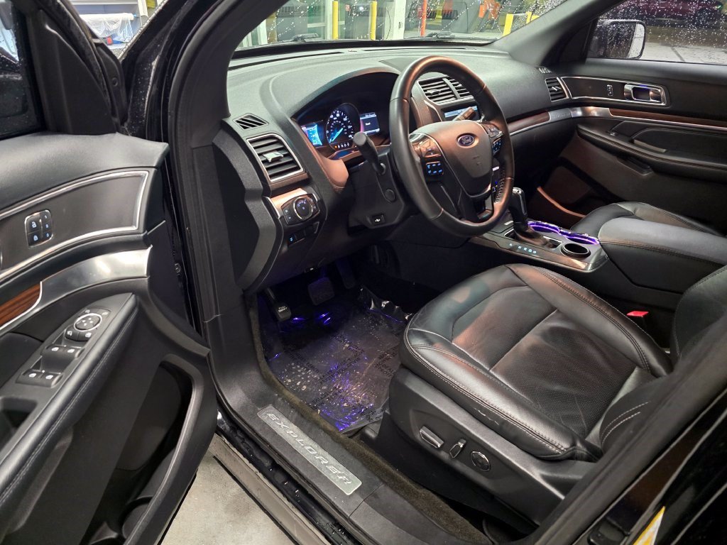 Used 2016 Ford Explorer Limited w/ Equipment Group 301A FWD image 16