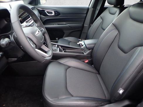 New 2026 Jeep Compass Latitude image 12