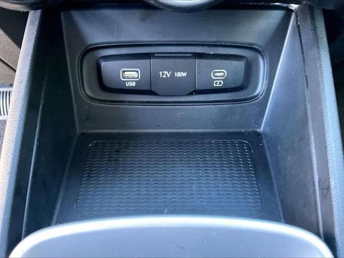 Used 2023 Hyundai Venue SEL w/ Cargo Package image 16