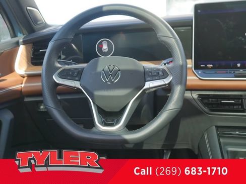 Used 2025 Volkswagen Tiguan SEL R-Line AWD/4WD image 43