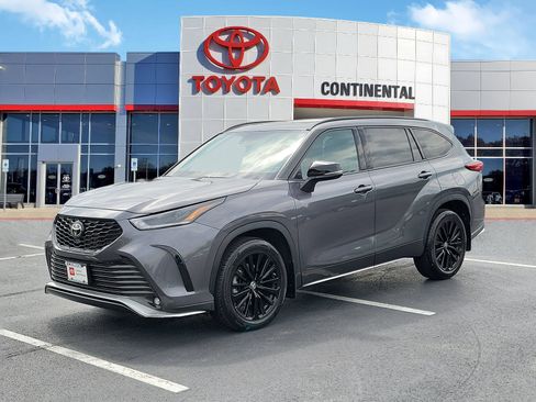 Used 2023 Toyota Highlander XSE AWD/4WD image 3