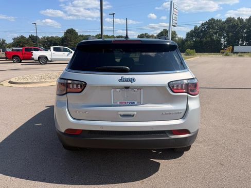 Used 2025 Jeep Compass Limited AWD/4WD image 4