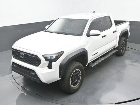 Used 2024 Toyota Tacoma TRD Off-Road AWD/4WD image 16