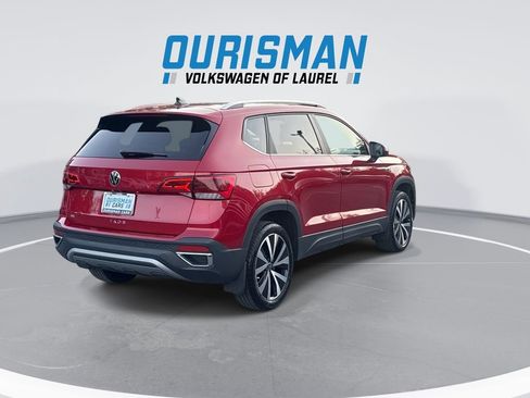 Used 2023 Volkswagen Taos SE w/ Panoramic Sunroof Package FWD image 8