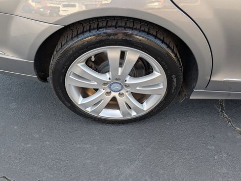 Used 2011 Mercedes-Benz C 300 Luxury image 36