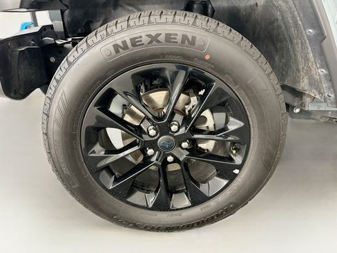 Used 2024 Jeep Wrangler Unlimited Sahara AWD/4WD image 34