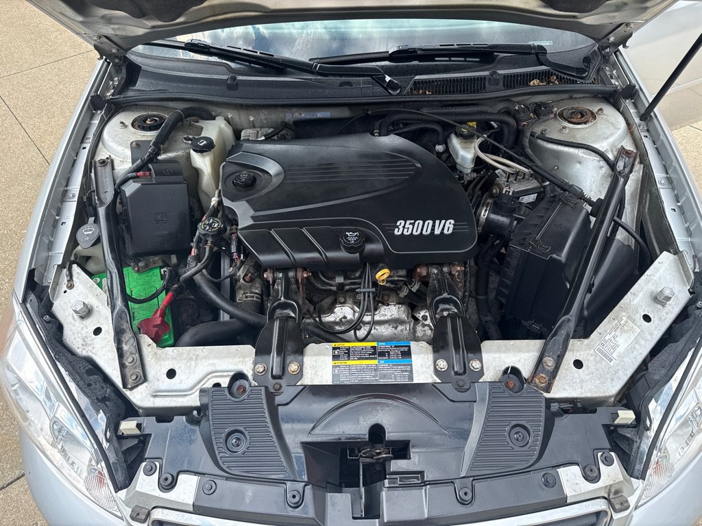 Used 2009 Chevrolet Impala LT w/ Luxury Edition Package FWD image 18