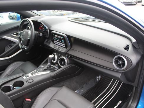 Used 2017 Chevrolet Camaro LT RWD image 21