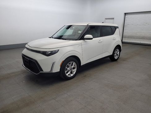 Used 2025 Kia Soul LX w/ LX Technology Package image 2