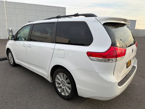 Used 2013 Toyota Sienna LE w/ Towing Pkg AWD/4WD image 5