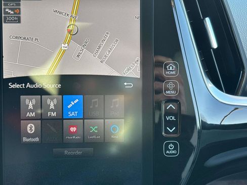 Used 2017 Toyota Prius Prime Premium image 22