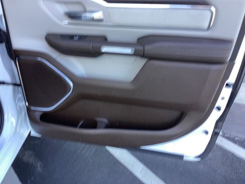 Used 2025 RAM 1500 Laramie image 32