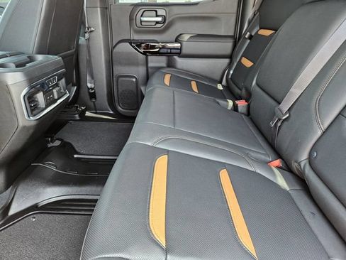 Used 2021 GMC Sierra 1500 AT4 w/ AT4 Premium Package AWD/4WD image 32