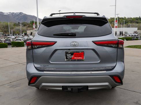 Used 2023 Toyota Highlander Platinum image 7