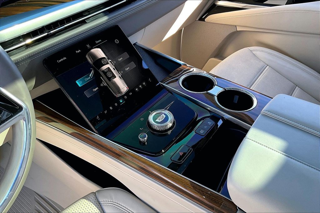 Certified 2025 Cadillac Escalade Premium Luxury Platinum w/ LPO, Floor Liner Package AWD/4WD image 14