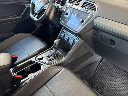 Used 2021 Volkswagen Tiguan SE image 13