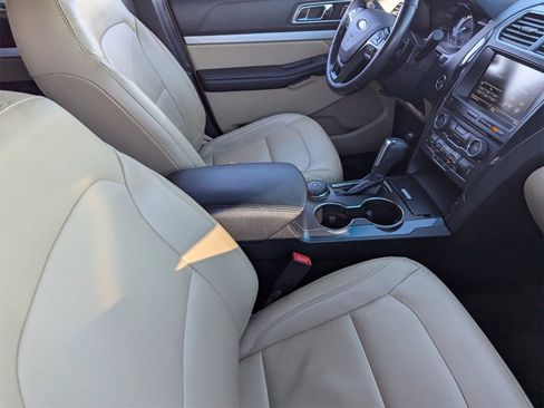 Used 2016 Ford Explorer XLT w/ Equipment Group 202A image 11