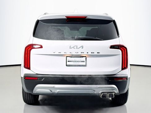 Used 2022 Kia Telluride EX w/ EX Premium Package image 3