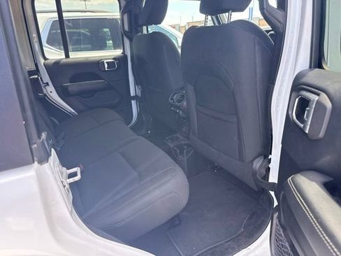 Used 2019 Jeep Wrangler Unlimited Sahara AWD/4WD image 12