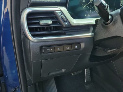 Certified 2024 Kia Telluride SX w/ Towing Package FWD image 16