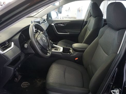 Used 2025 Toyota RAV4 XLE AWD/4WD image 17