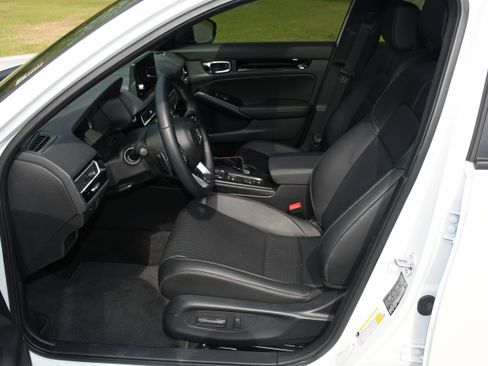 Used 2025 Honda Civic Sport Touring image 8