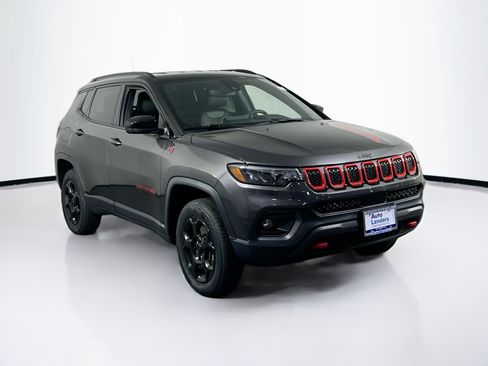 Used 2023 Jeep Compass Trailhawk AWD/4WD image 3