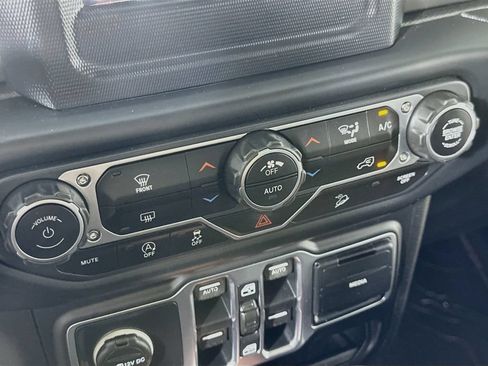 Used 2018 Jeep Wrangler Unlimited Sport S AWD/4WD image 26
