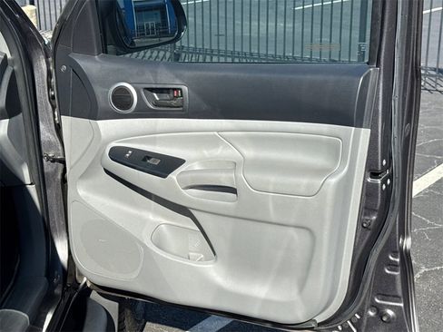 Used 2015 Toyota Tacoma PreRunner image 15