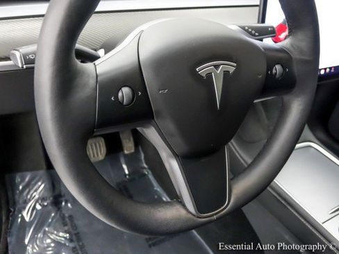Used 2021 Tesla Model Y Long Range AWD/4WD image 16