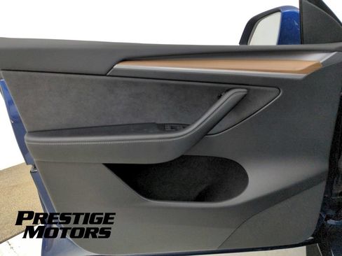 Used 2023 Tesla Model Y Long Range AWD/4WD image 23