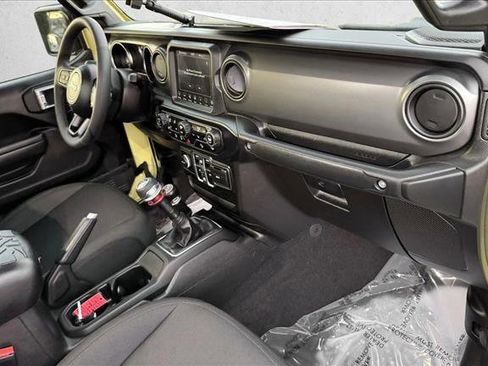 Used 2023 Jeep Gladiator Sport image 19