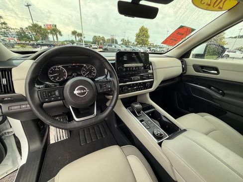 Certified 2025 Nissan Pathfinder SL AWD/4WD image 19