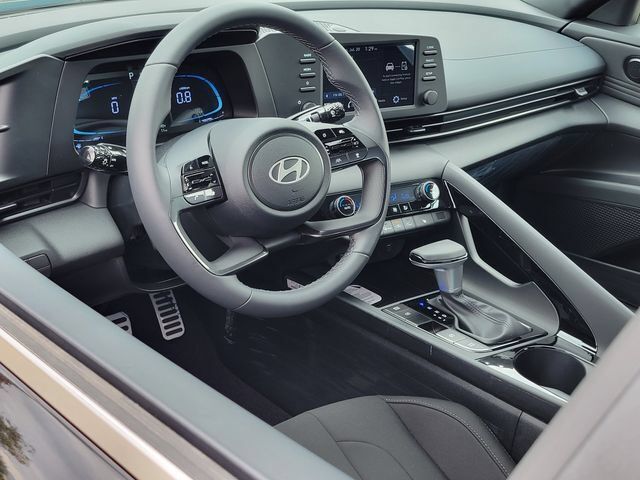 New 2026 Hyundai Elantra SEL Sport FWD image 5