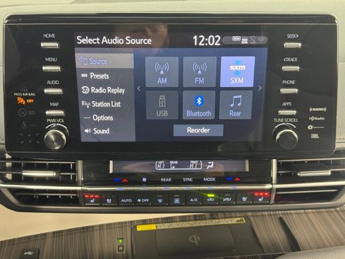 Used 2021 Toyota Sienna Limited image 26