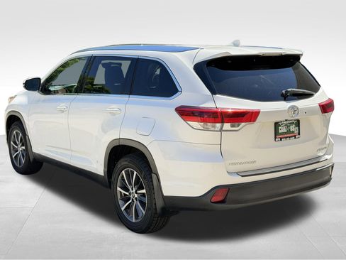 Used 2019 Toyota Highlander XLE AWD/4WD image 9