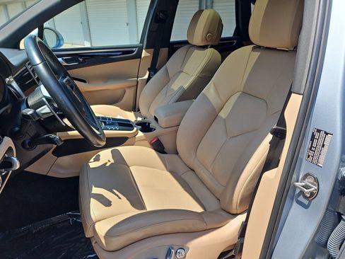 Certified 2020 Porsche Macan S AWD/4WD image 5