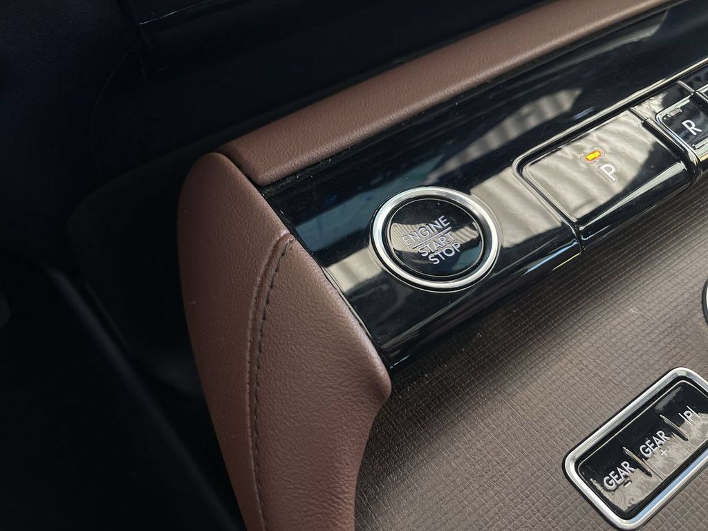 Used 2025 Lincoln Navigator Reserve AWD/4WD image 17