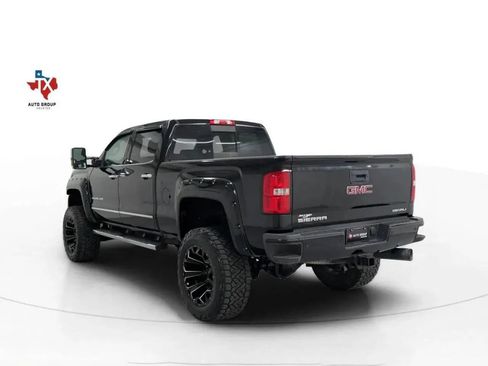 Used 2018 GMC Sierra 2500 Denali w/ Duramax Plus Package AWD/4WD image 4