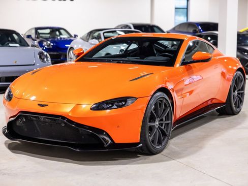 Used 2020 Aston Martin V8 Vantage Coupe image 12