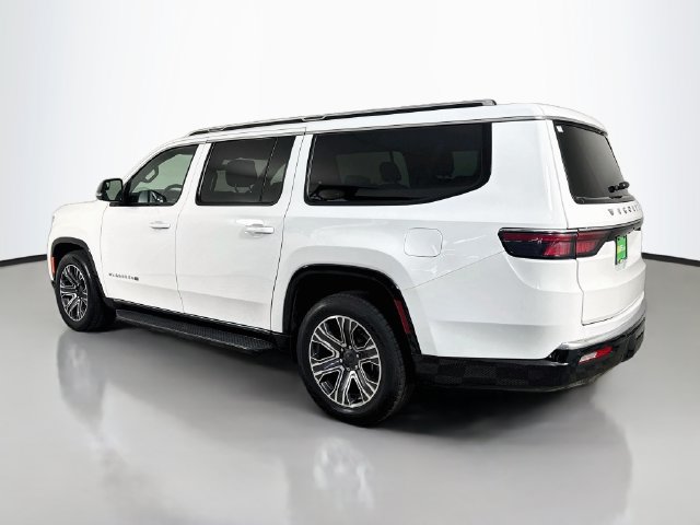 Used 2024 Jeep Wagoneer L Series II w/ Flexible Seating Group RWD image 7