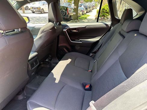Used 2024 Toyota RAV4 SE w/ Weather & Moonroof Package AWD/4WD image 17