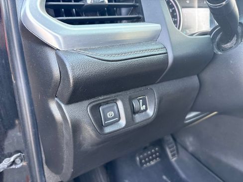 Used 2019 GMC Acadia SLT AWD/4WD image 18