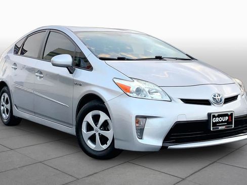 Used 2015 Toyota Prius Four FWD image 2